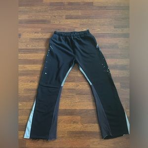 Large MNML flare sweatpants